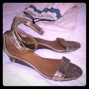 Gorgeous Tory Burch Gold wedges